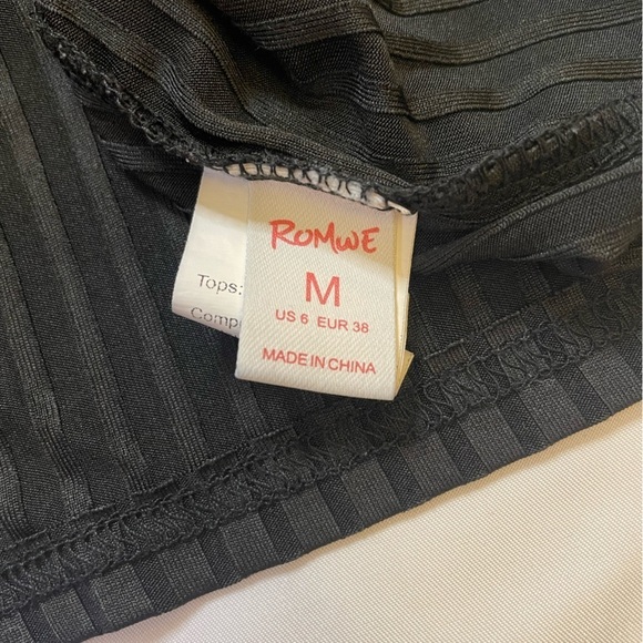 Romwe size medium black ribbed crop top - Picture 3 of 5